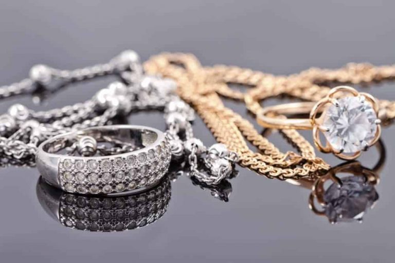 The Benefits of Wearing Gold and Silver Jewelry for Your Health and Well-Being